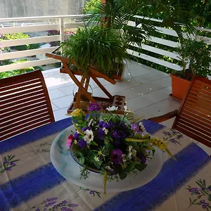 White And Blue Holidays Casa vacanze